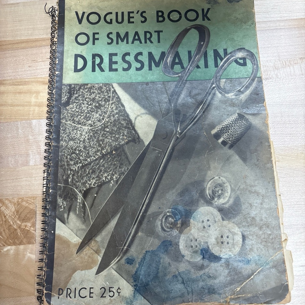 VOGUE'S BOOK OF SMART DRESSMAKING PB SPIRAL 1937 Singer Manufacturing - Read